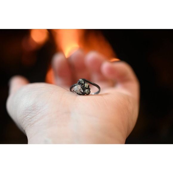 Raw stone engagement ring - Picture 2 of 4